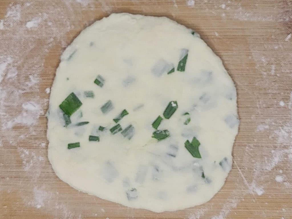 Rolled dough with green onions