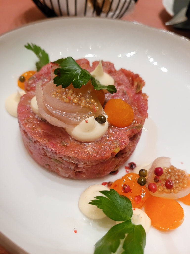 Beef tartare with sauce and vegetables