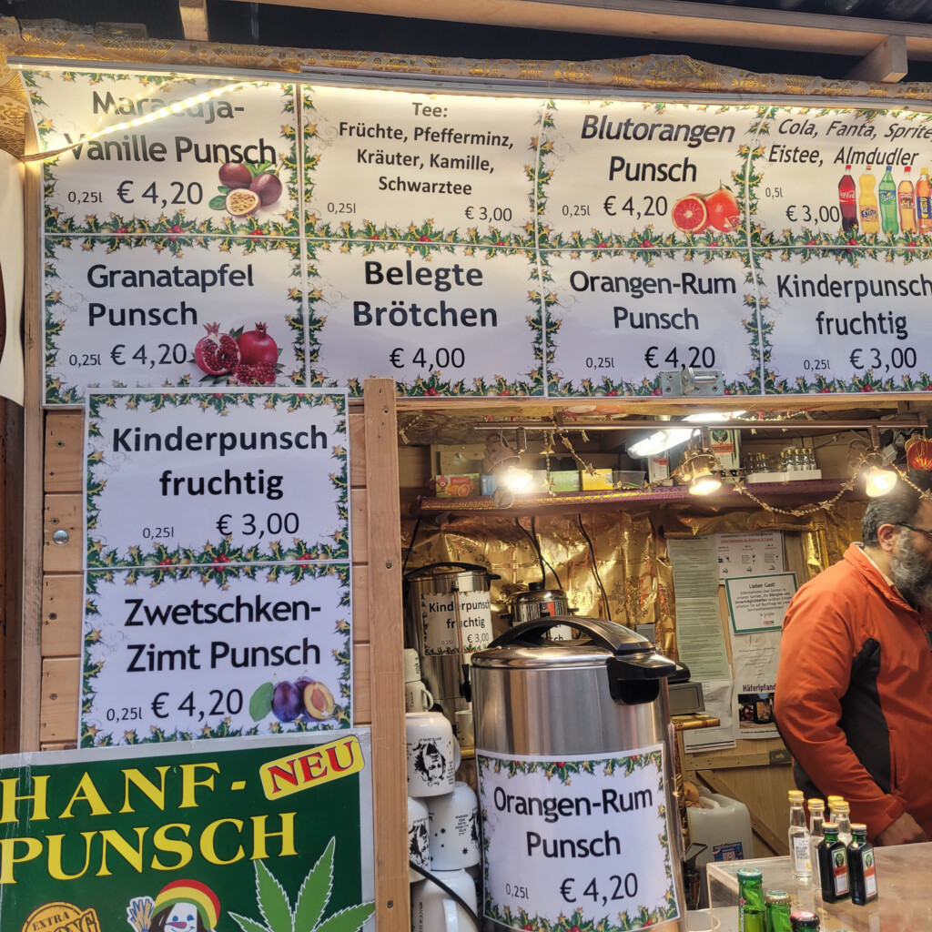 Options for Gluhwein in Spittelberg market