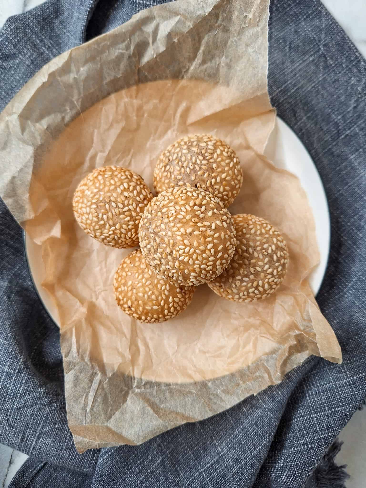 Vietnamese Fried Sesame Balls with Sweet Mung Bean Filling (Bánh