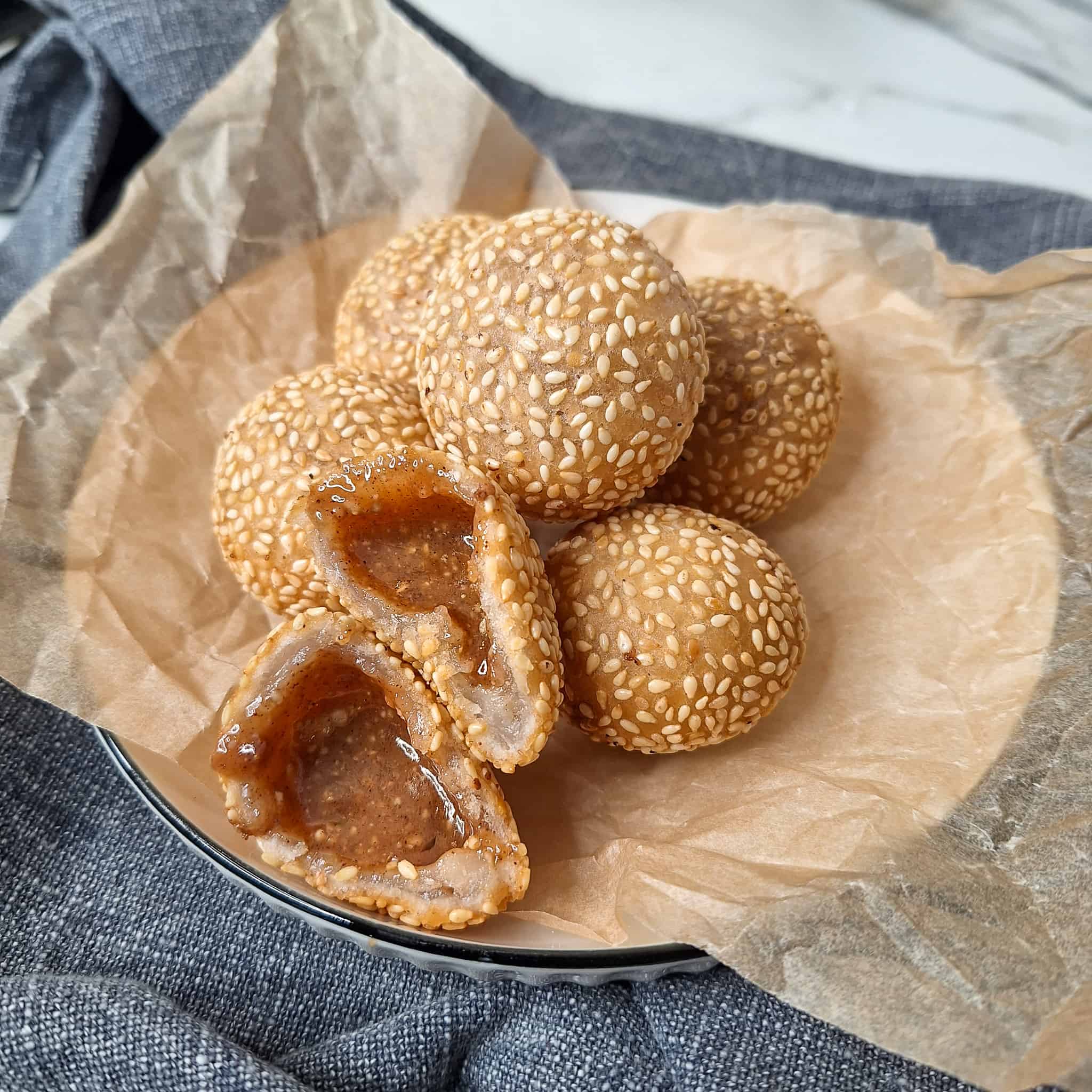 Vietnamese Fried Sesame Balls with Sweet Mung Bean Filling (Bánh