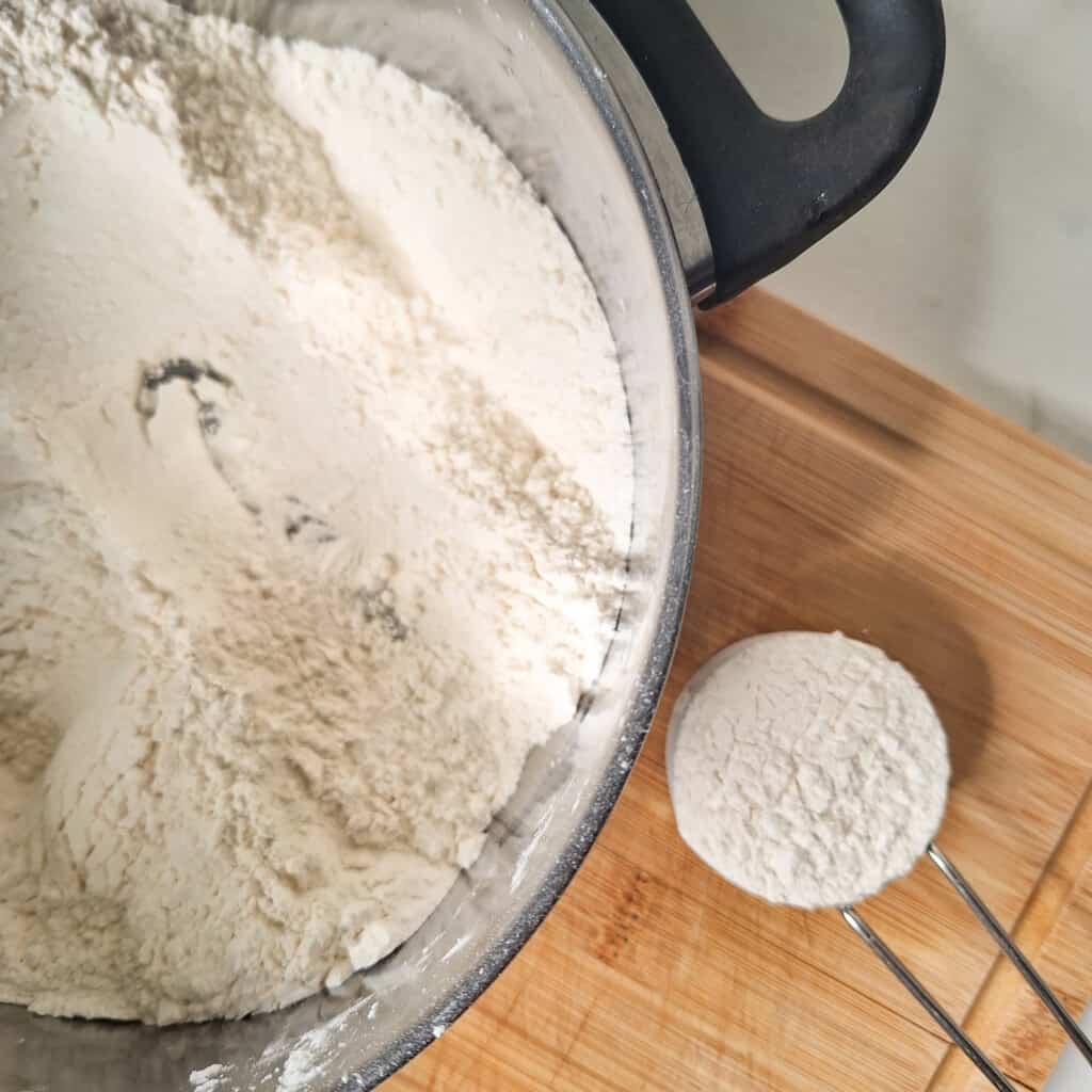 Toasted glutinous rice flour for espasol